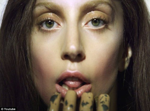 Леди Гага шокировала лицом без макияжа