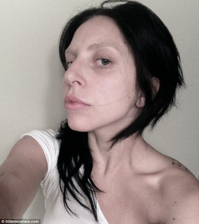 Леди Гага шокировала лицом без макияжа