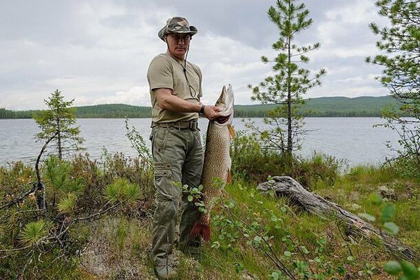 Російське інформагентство на фото Путіна з щукою роз'яснило, де глава РФ
