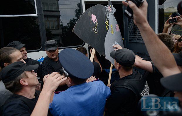 Учасників мітингу під "Мистецьким арсеналом" затримали