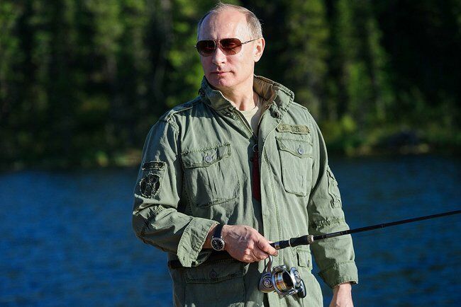 Путін спіймав 21-кілограмову щуку, а Медведєв сфотографував