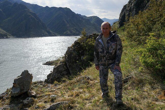Путін спіймав 21-кілограмову щуку, а Медведєв сфотографував