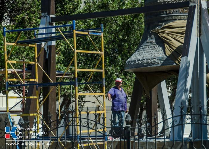 В Крыму установили самый большой в Украине колокол