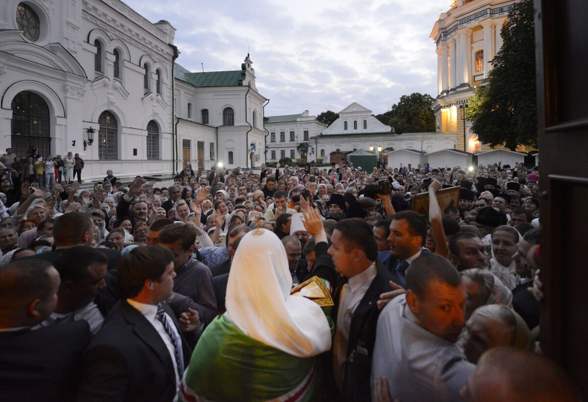 Молебен на Владимирской горке задержался из-за опоздания Путина