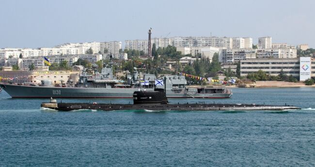 Янукович и Путин отпраздновали День ВМС и покинули Севастополь