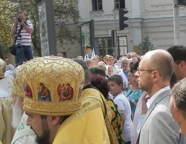 Як Яценюк, Бригинець і Кириленко до церкви ходили