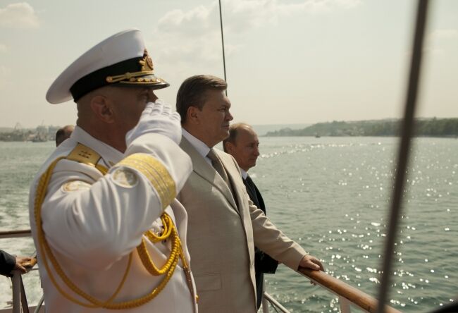 Янукович і Путін відсвяткували День ВМС і покинули Севастополь
