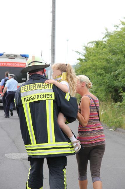 В Германии поезд протаранил грузовик: десятки пострадавших
