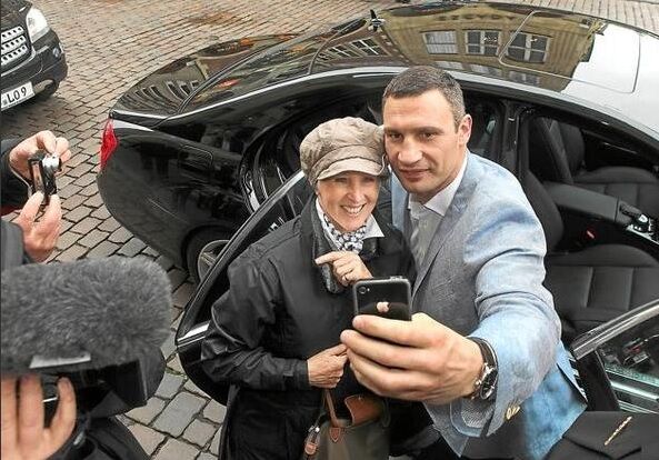 Как Кличко развлекался в Германии на День Конституции Украины