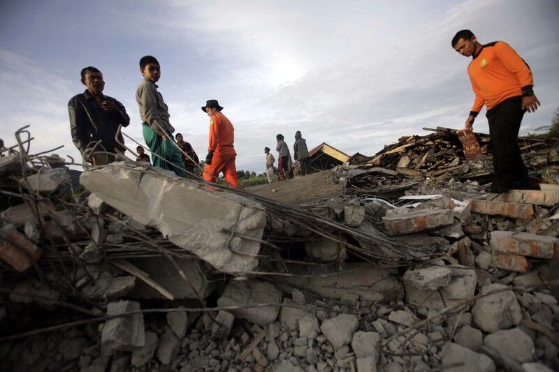 Землетрясение на Суматре унесло жизни 25 человек, разрушены сотни домов