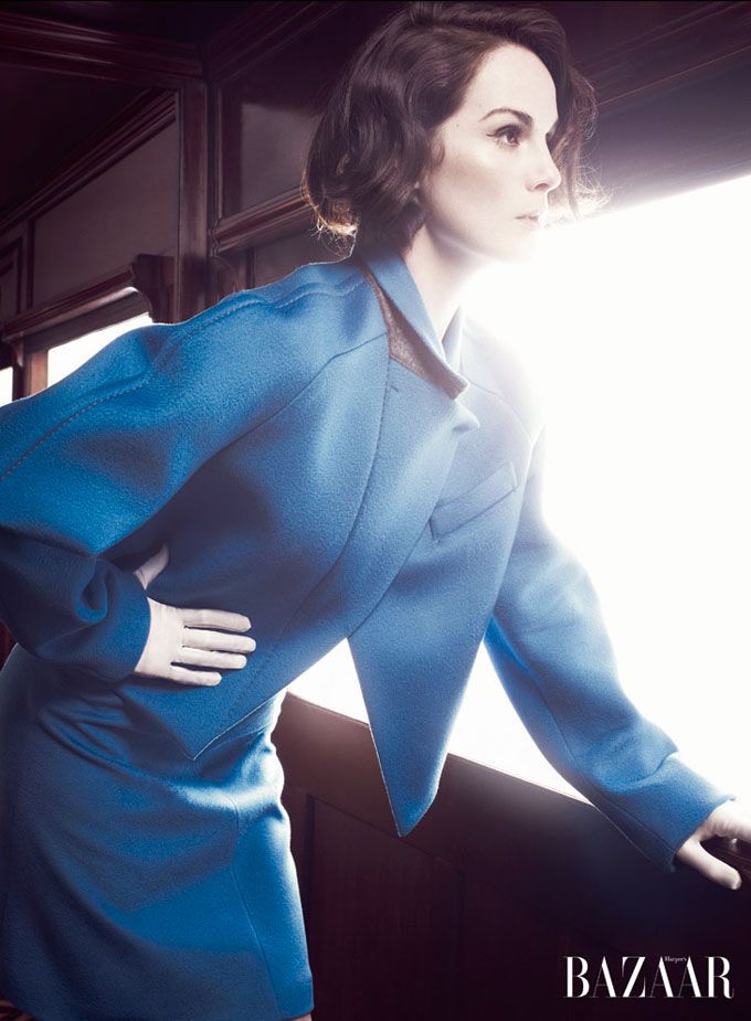 Полосатая Мишель Докери украсила обложку Harper's Bazaar