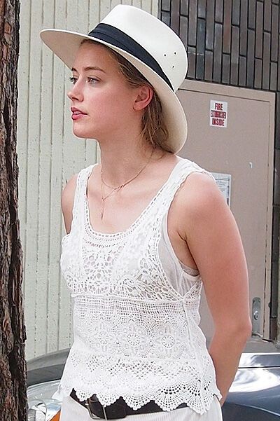 Эмбер Херд променяла Джонни Деппа на шоппинг с подругой