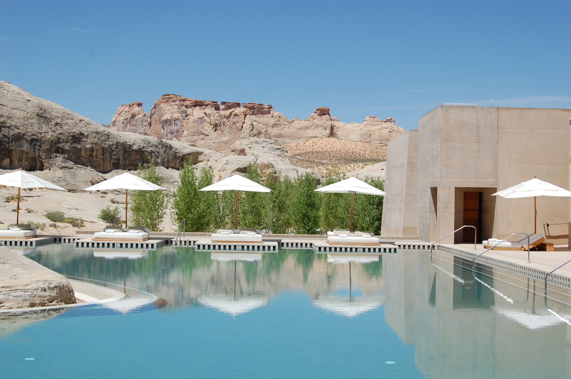 Туристов приглашают в самый роскошный отель в пустыне