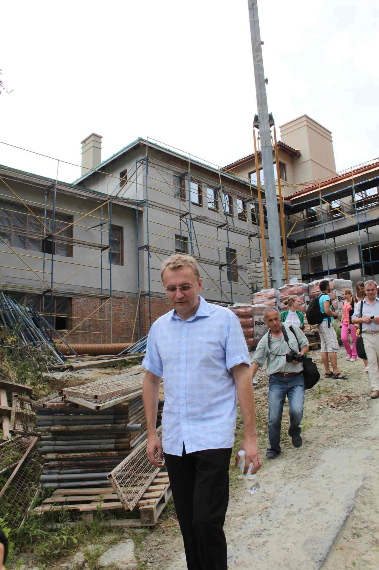 Мэр Львова купил большущий дом за 4 млн, чтобы жить вместе с тещей