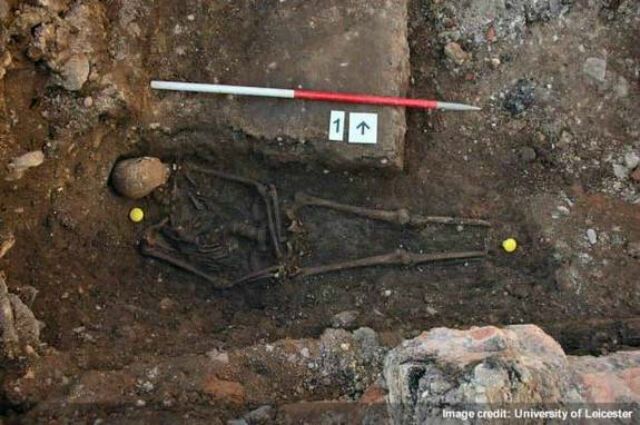 Британские археологи нашли таинственный гроб в гробу