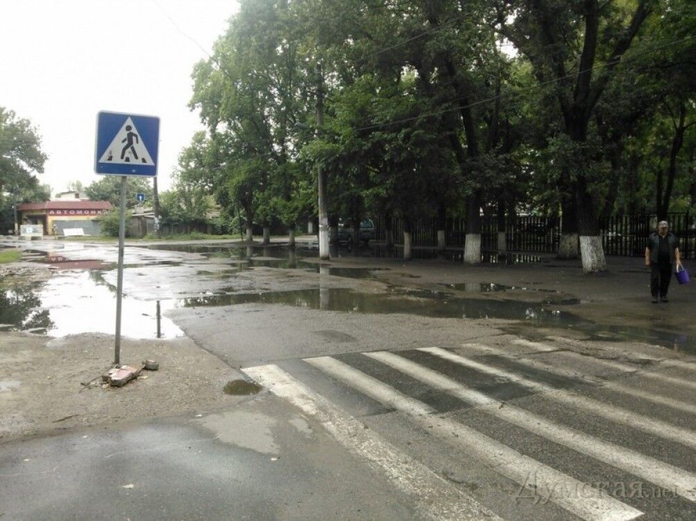 В Одесі біля школи б'є фонтан з фекалій