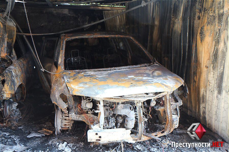 В Николаеве сгорели  элитные авто экс-главы УБОПа