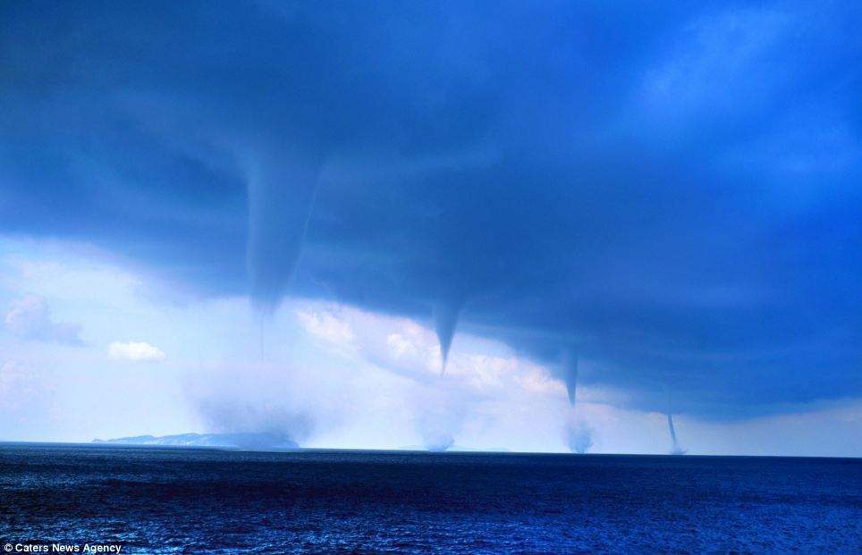 Над Адріатичним морем одночасно сформувалися 4 торнадо