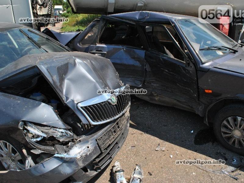 В Кривом Роге бензовоз протаранил две легковушки