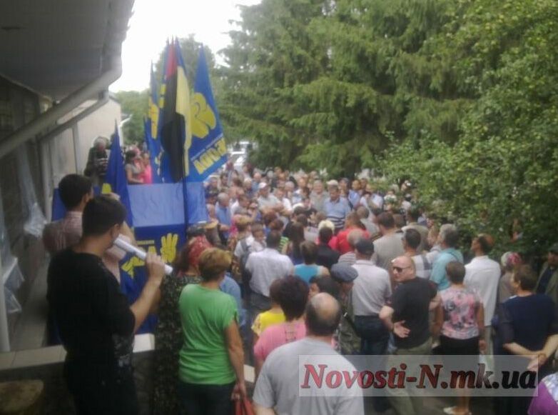 Свободівець спровокував конфлікт, назвавши мешканців Врадіївки "натовпом"