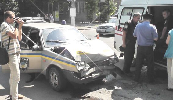 В Николаеве столкнулись авто милиции и спецназа