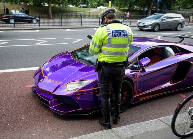 В Лондоне Lamborghini Aventador оказался на штрафплощадке