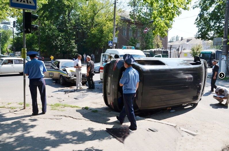 В Николаеве столкнулись авто милиции и спецназа