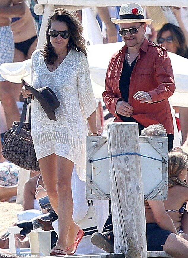 Жена вытащила фронтмена U2 на французскую Ривьеру 