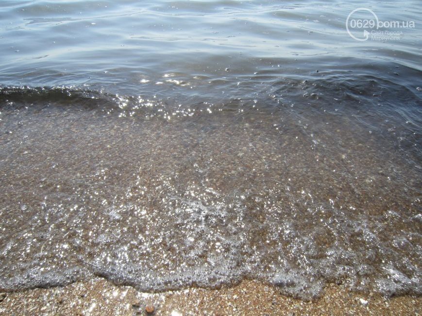 Экологи проверяют огромное черное пятно на Азовском море