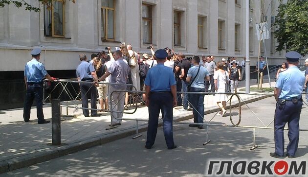 На Банковой задержали активистов за акцию Клуба адских диктаторов