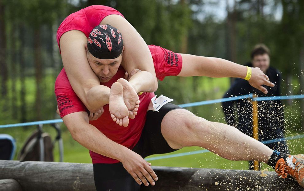 Соревнование по переносу жен в Финляндии