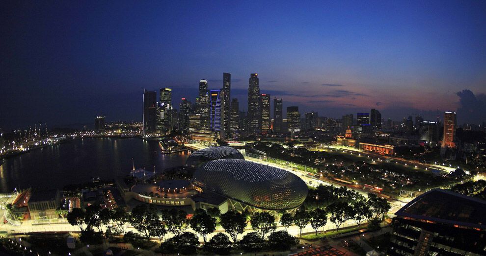 Сингапур приглашает туристов на ночные гонки Формула-1