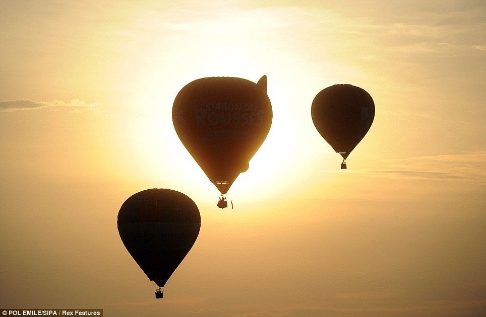 В небе Франции установили рекорд по количеству воздушных шаров