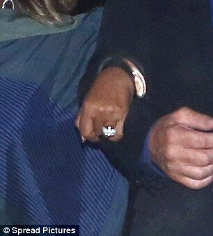 Тина Тернер показала обручальное кольцо