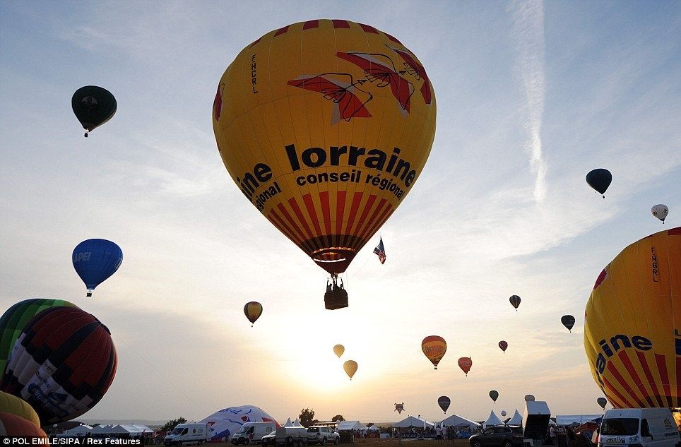 В небе Франции установили рекорд по количеству воздушных шаров