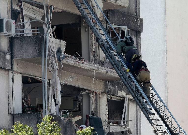 Число жертв взрыва газа в жилом доме в Аргентине выросло до 17