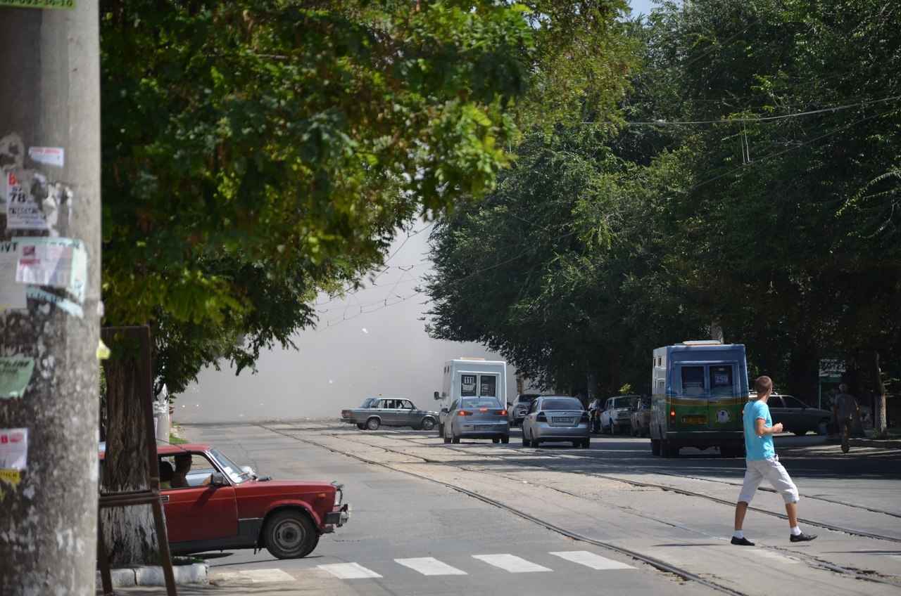 В центре Луганска взорвался 12-этажный дом