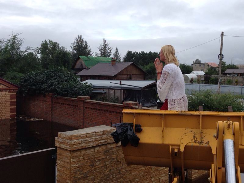 Фотосессия Волочковой на фоне наводнения в России возмутила блогеров