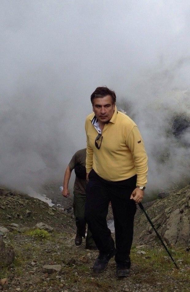 Саакашвили преодолел 42 километра и ночевал в палатке