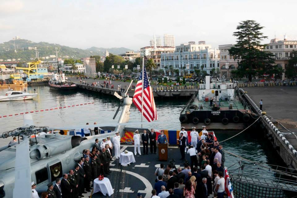 Президент и премьер Грузии поскандалили на борту корабля США