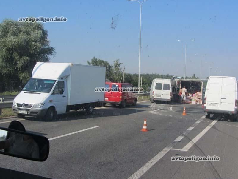 На Житомирщине по дороге рассыпалось печенье