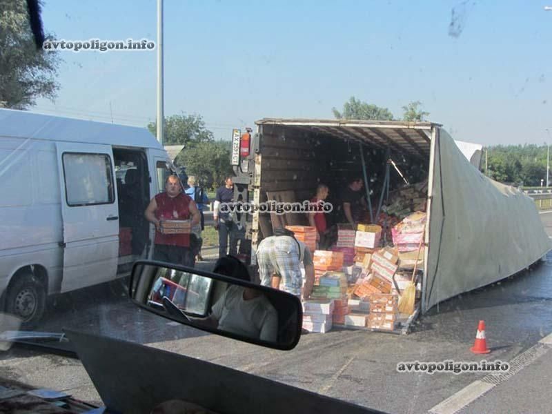 На Житомирщине по дороге рассыпалось печенье