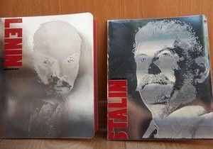 В Мариуполе продают тетради с Лениным и Сталиным на обложках
