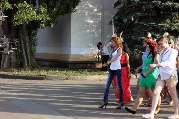 Алена Винницкая стала королевой для нового клипа Сони Сотник