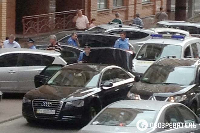 В центре Киева неизвестные ограбили иномарку