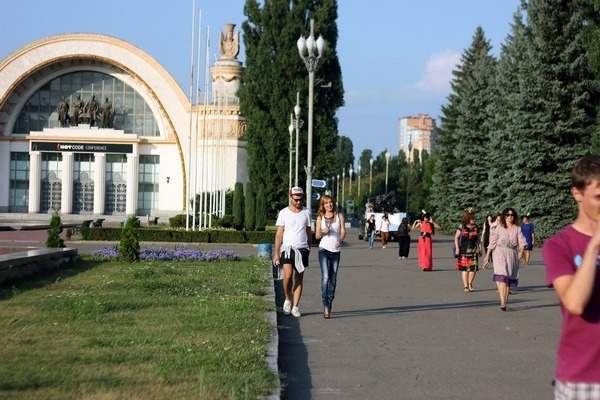 Алена Винницкая стала королевой для нового клипа Сони Сотник
