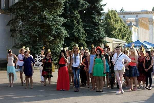 Алена Винницкая стала королевой для нового клипа Сони Сотник