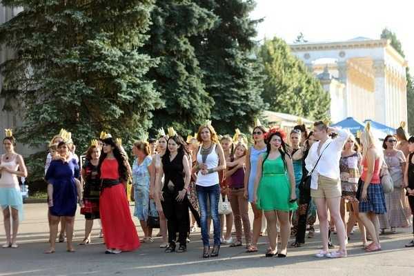 Алена Винницкая стала королевой для нового клипа Сони Сотник