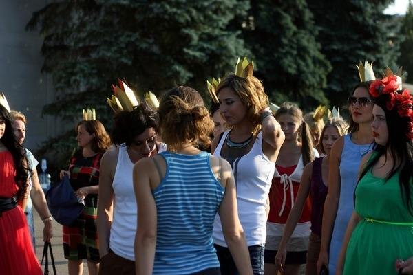 Алена Винницкая стала королевой для нового клипа Сони Сотник