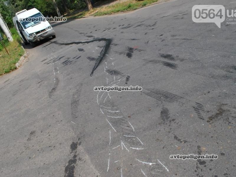 В Кривом Роге "Москвич" не пропустил маршрутку: 6 пострадавших